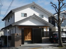階段のある吹抜けを中心とした和の家 @東京都町田市